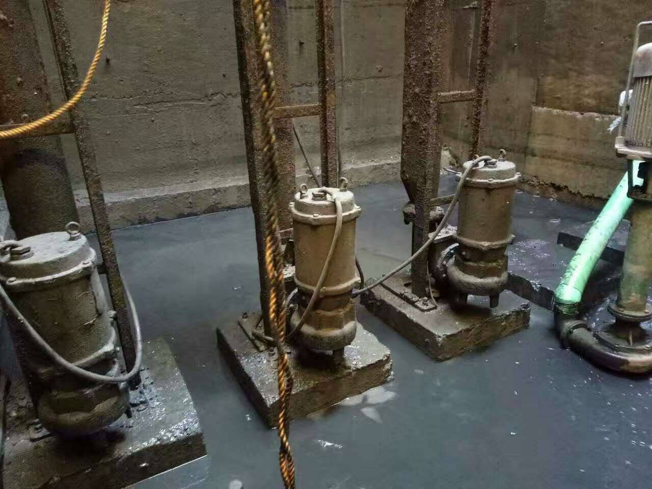 阿拉善左污水池清理